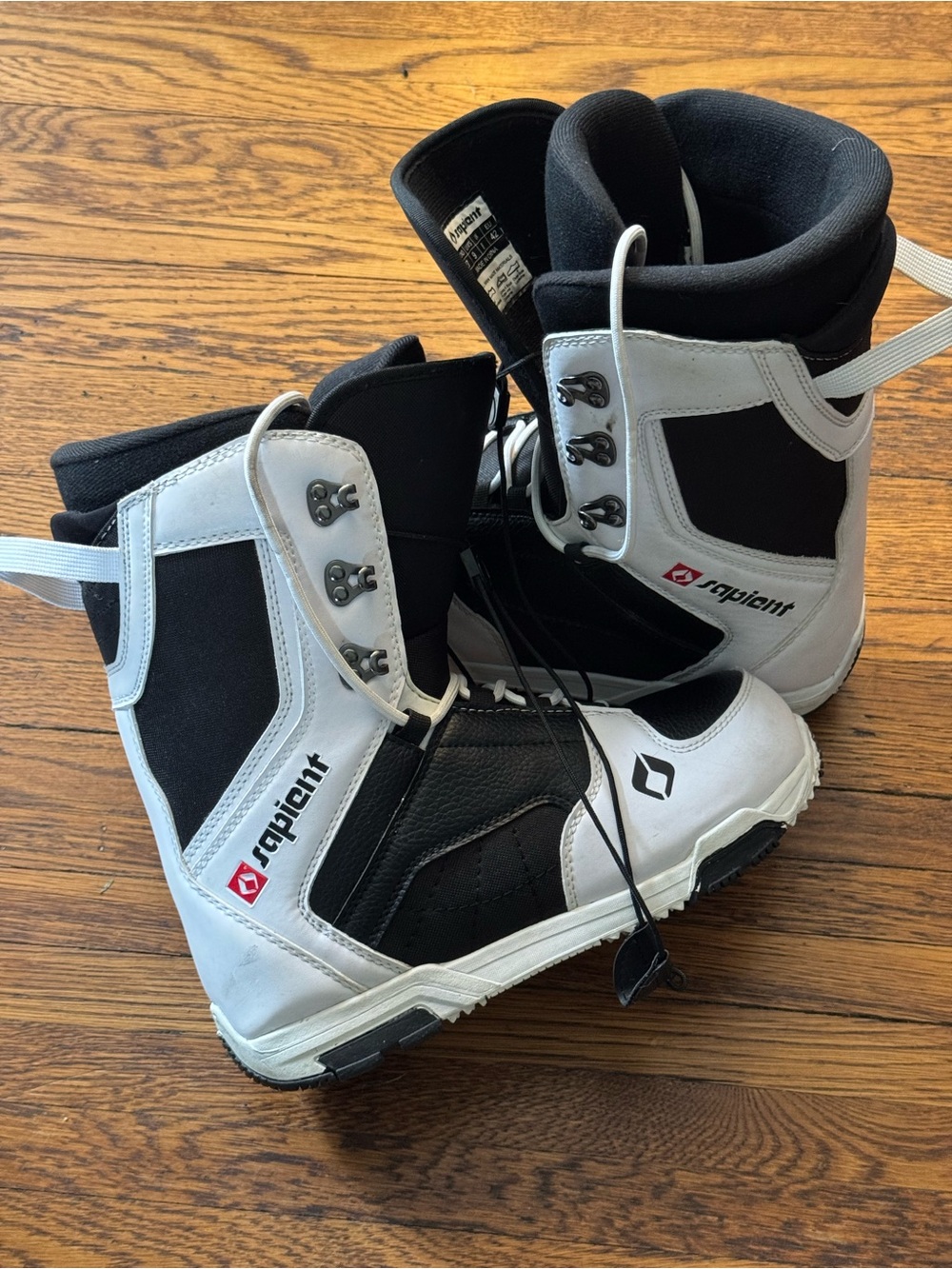 SAPIENT White and Black Snowboard Boots